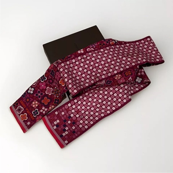 Louis Vuitton Twilly Scarf - Picture 6 of 6